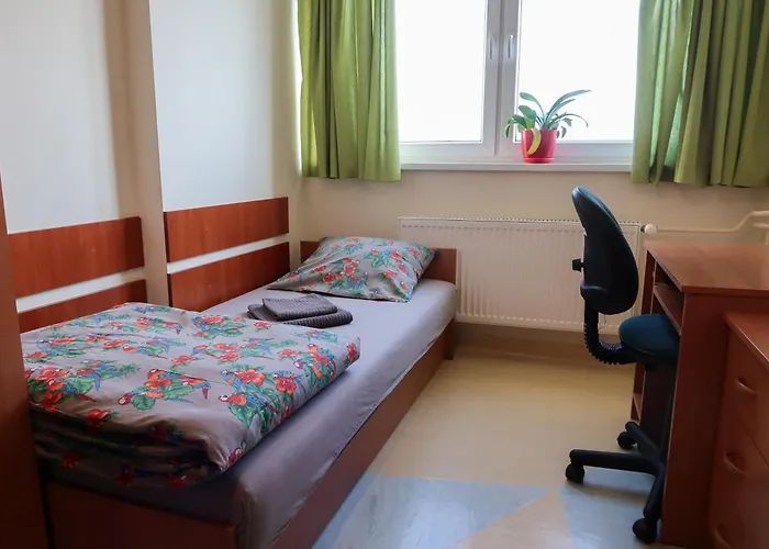 Dom Studencki Raj Hostel *