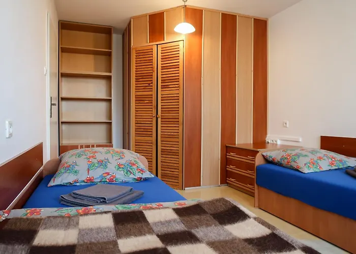 Dom Studencki Raj Hostel *