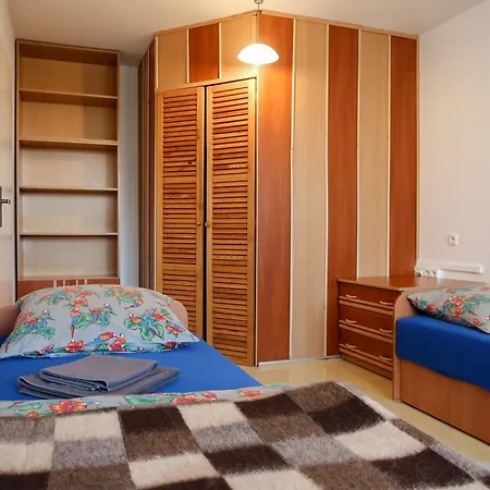 Dom Studencki Raj Hostel *