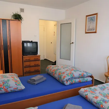 Dom Studencki Raj Hostel *